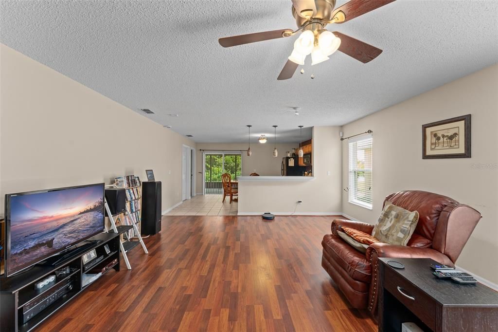 Active With Contract: $392,900 (3 beds, 2 baths, 1684 Square Feet)