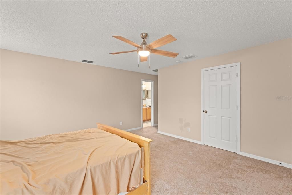 Active With Contract: $392,900 (3 beds, 2 baths, 1684 Square Feet)