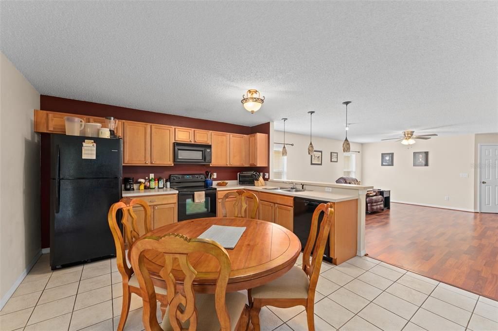 Active With Contract: $392,900 (3 beds, 2 baths, 1684 Square Feet)