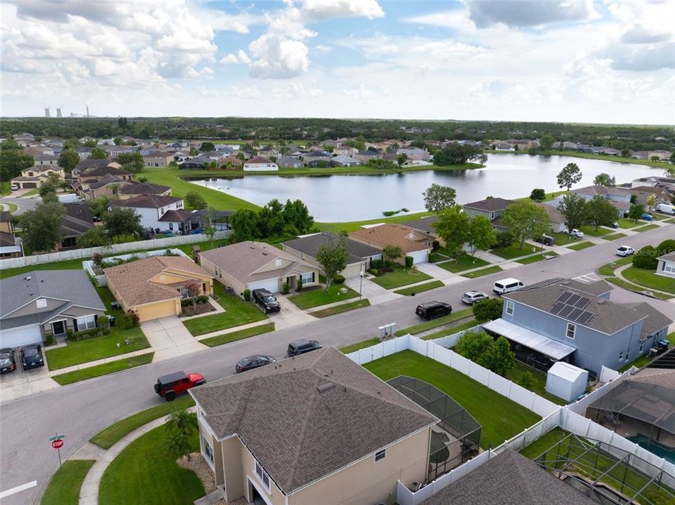 Active With Contract: $392,900 (3 beds, 2 baths, 1684 Square Feet)