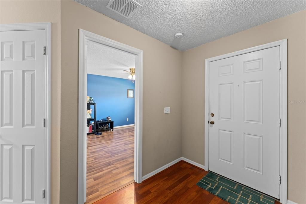 Active With Contract: $392,900 (3 beds, 2 baths, 1684 Square Feet)