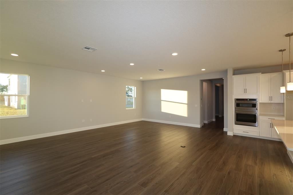 For Sale: $1,121,990 (5 beds, 4 baths, 4673 Square Feet)