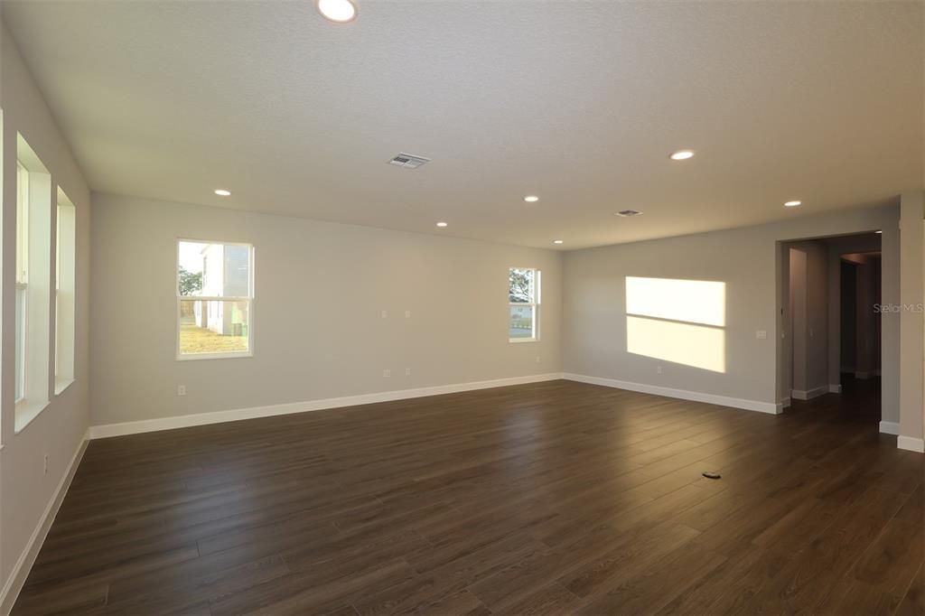 For Sale: $1,121,990 (5 beds, 4 baths, 4673 Square Feet)