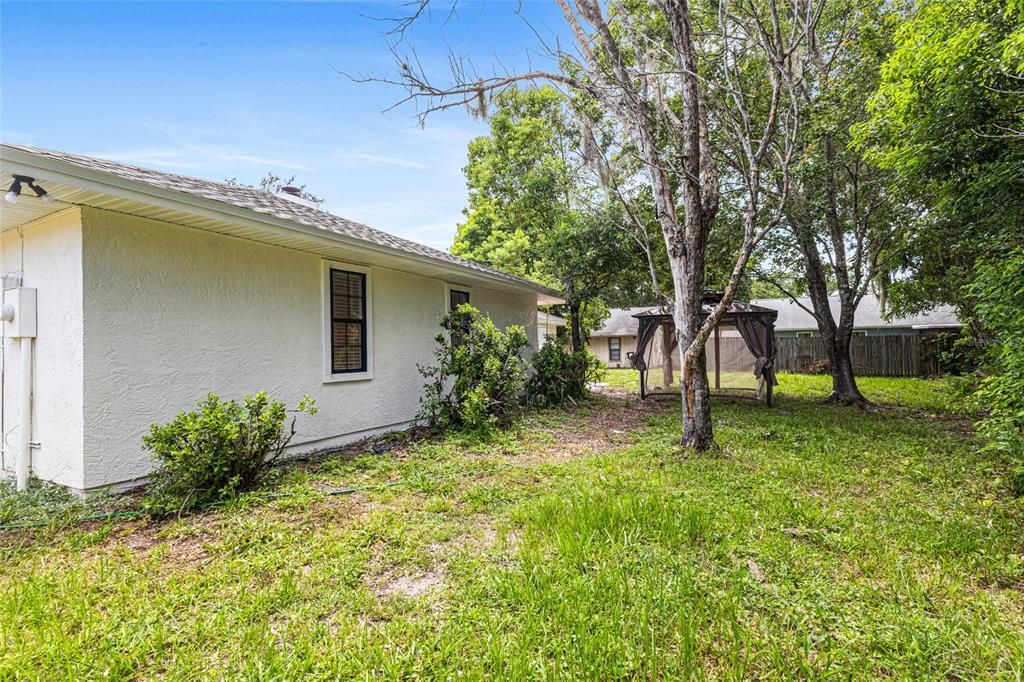 合同活跃: $415,000 (4 贝兹, 2 浴室, 2298 平方英尺)