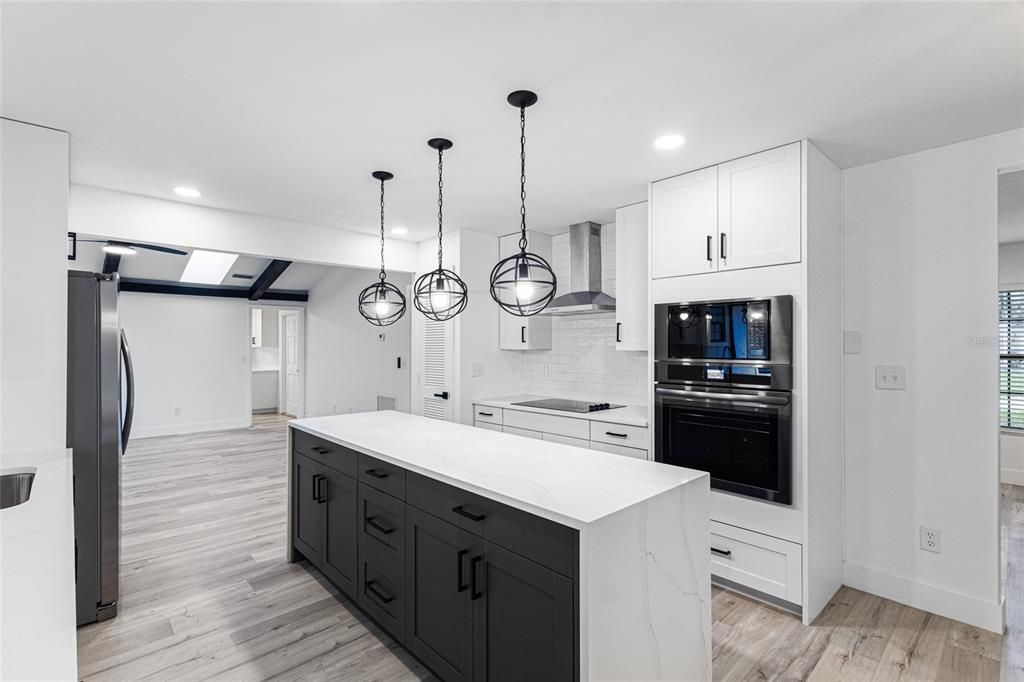 合同活跃: $415,000 (4 贝兹, 2 浴室, 2298 平方英尺)