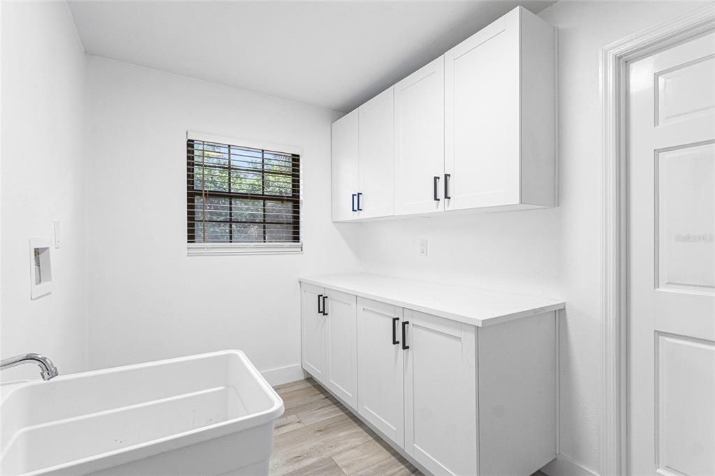 合同活跃: $415,000 (4 贝兹, 2 浴室, 2298 平方英尺)