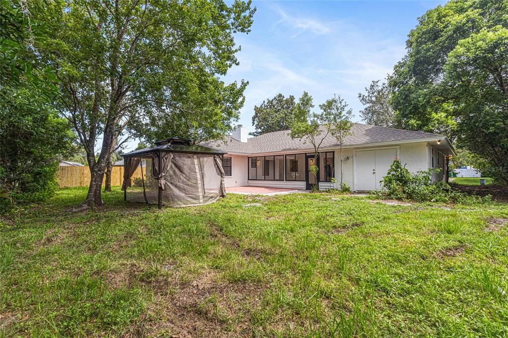 合同活跃: $415,000 (4 贝兹, 2 浴室, 2298 平方英尺)