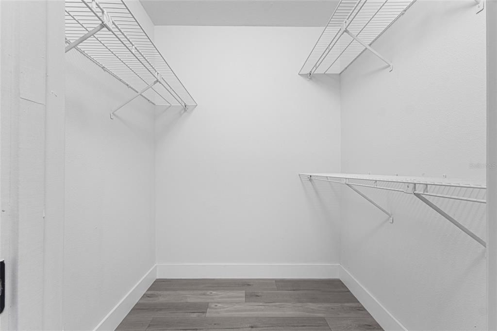 合同活跃: $415,000 (4 贝兹, 2 浴室, 2298 平方英尺)