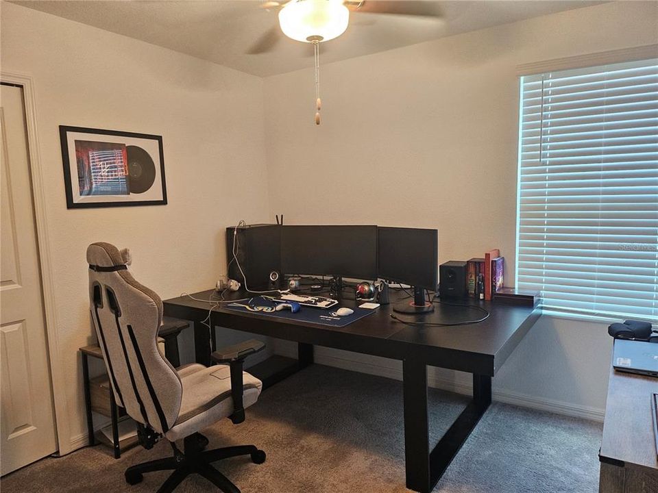 Под контрактом: $1,800 (4 спален, 2 ванн, 2016 Квадратных фут)