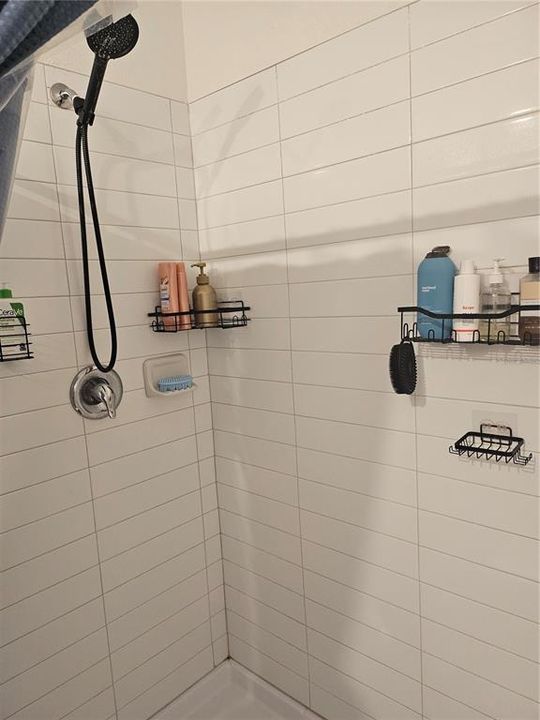 Под контрактом: $1,800 (4 спален, 2 ванн, 2016 Квадратных фут)