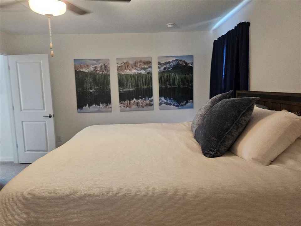 Под контрактом: $1,800 (4 спален, 2 ванн, 2016 Квадратных фут)