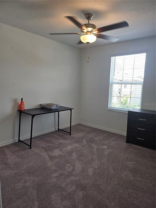 Под контрактом: $1,800 (4 спален, 2 ванн, 2016 Квадратных фут)