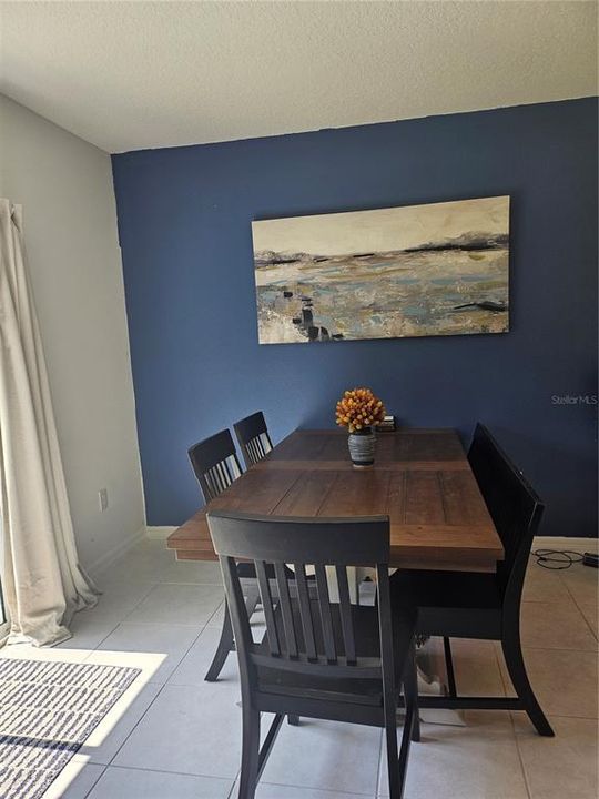 Под контрактом: $1,800 (4 спален, 2 ванн, 2016 Квадратных фут)