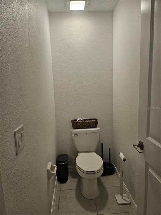 Под контрактом: $1,800 (4 спален, 2 ванн, 2016 Квадратных фут)