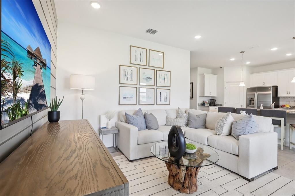 Active With Contract: $331,990 (3 beds, 2 baths, 1589 Square Feet)