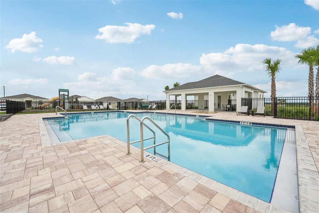 Active With Contract: $331,990 (3 beds, 2 baths, 1589 Square Feet)