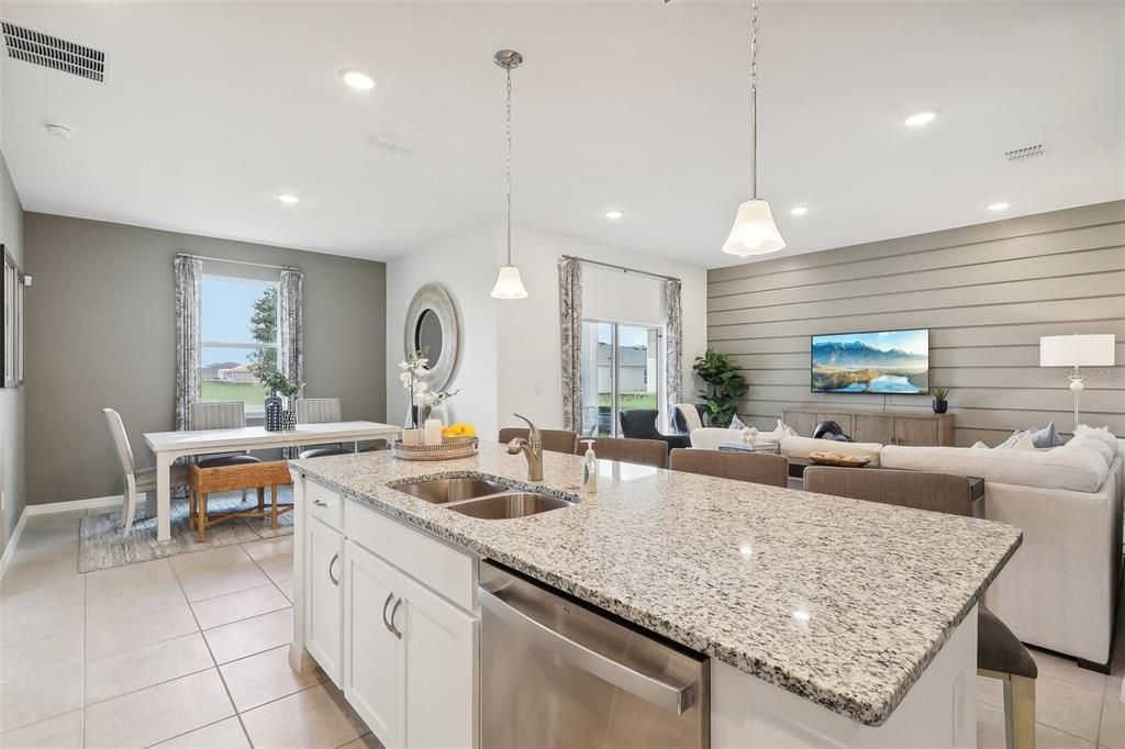 Active With Contract: $331,990 (3 beds, 2 baths, 1589 Square Feet)