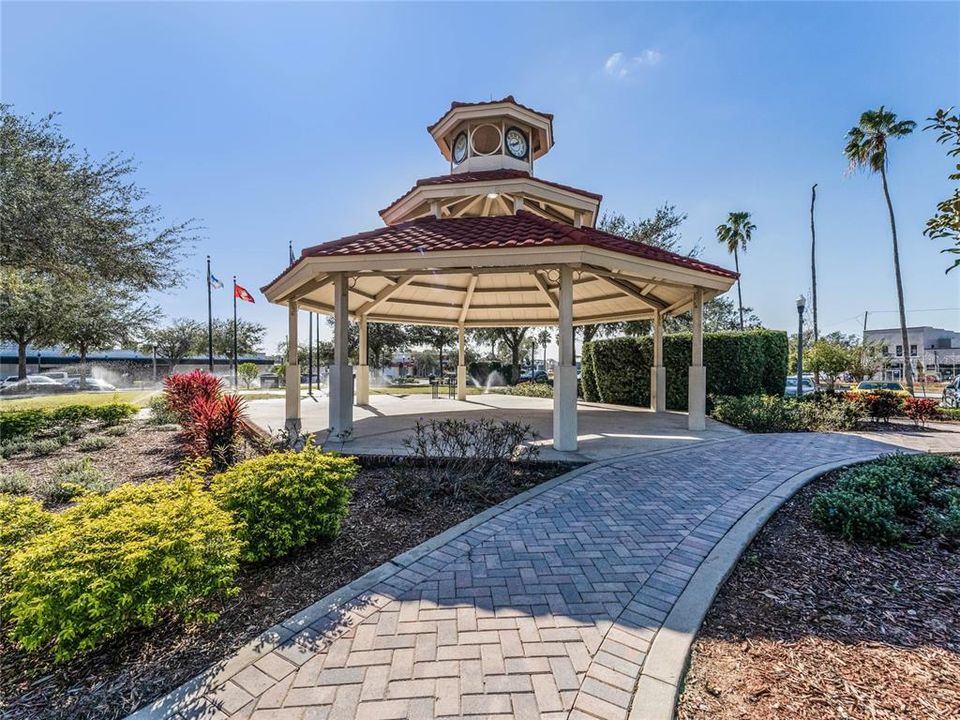 Active With Contract: $331,990 (3 beds, 2 baths, 1589 Square Feet)