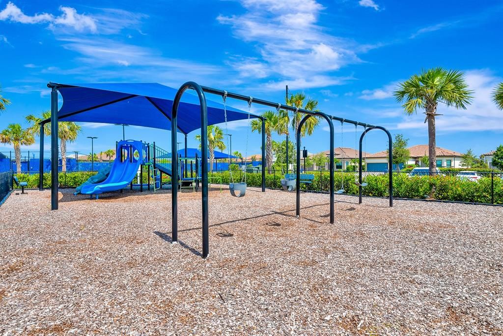 合同活跃: $3,300 (3 贝兹, 2 浴室, 1645 平方英尺)