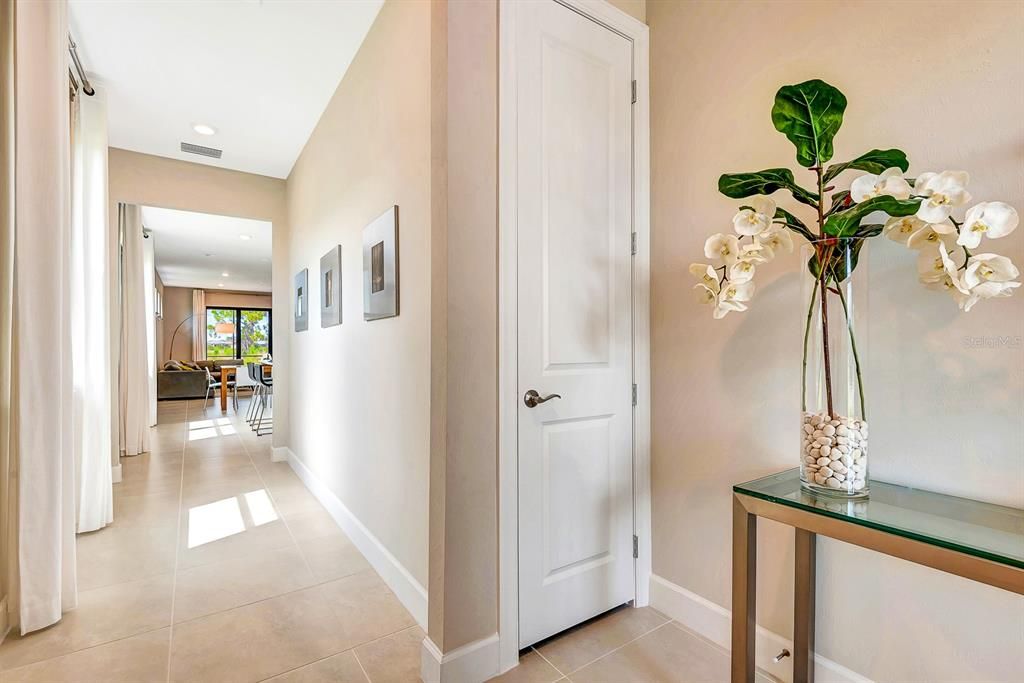 合同活跃: $3,300 (3 贝兹, 2 浴室, 1645 平方英尺)