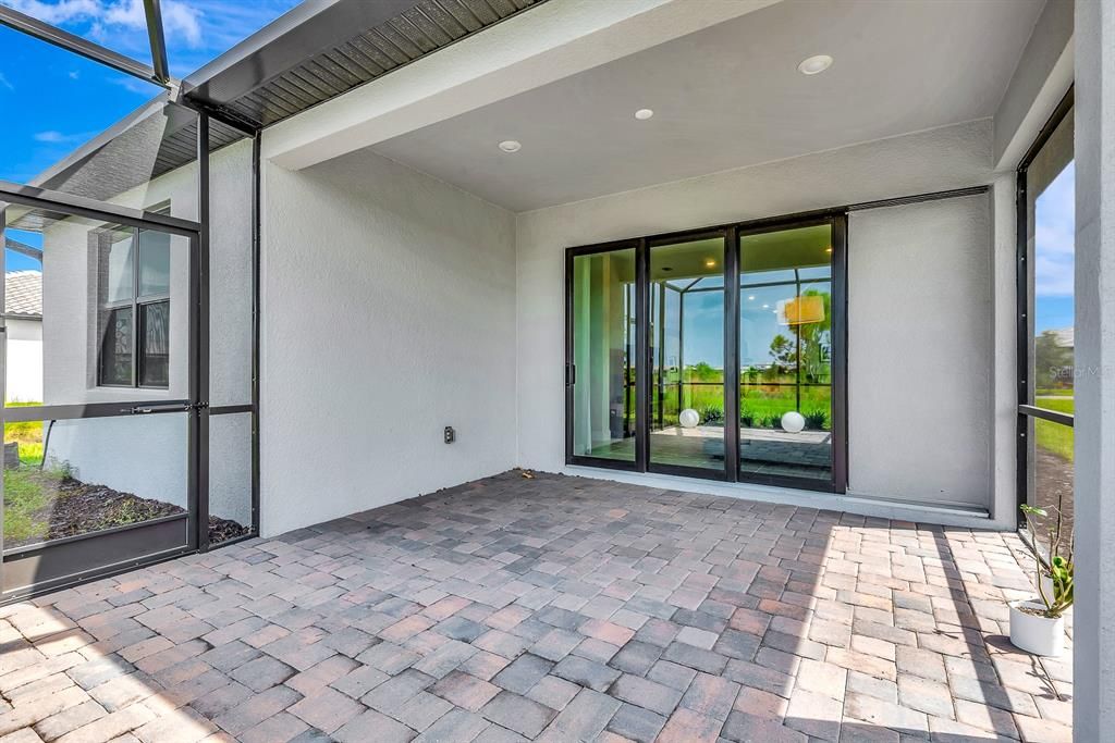 合同活跃: $3,300 (3 贝兹, 2 浴室, 1645 平方英尺)