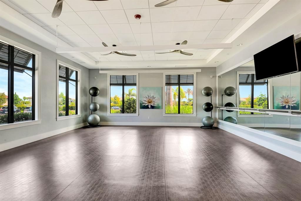 合同活跃: $3,300 (3 贝兹, 2 浴室, 1645 平方英尺)