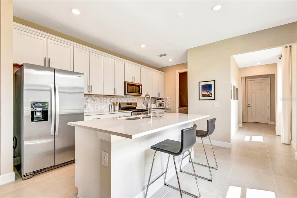 合同活跃: $3,300 (3 贝兹, 2 浴室, 1645 平方英尺)