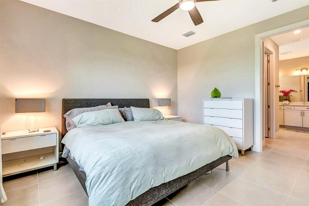 合同活跃: $3,300 (3 贝兹, 2 浴室, 1645 平方英尺)