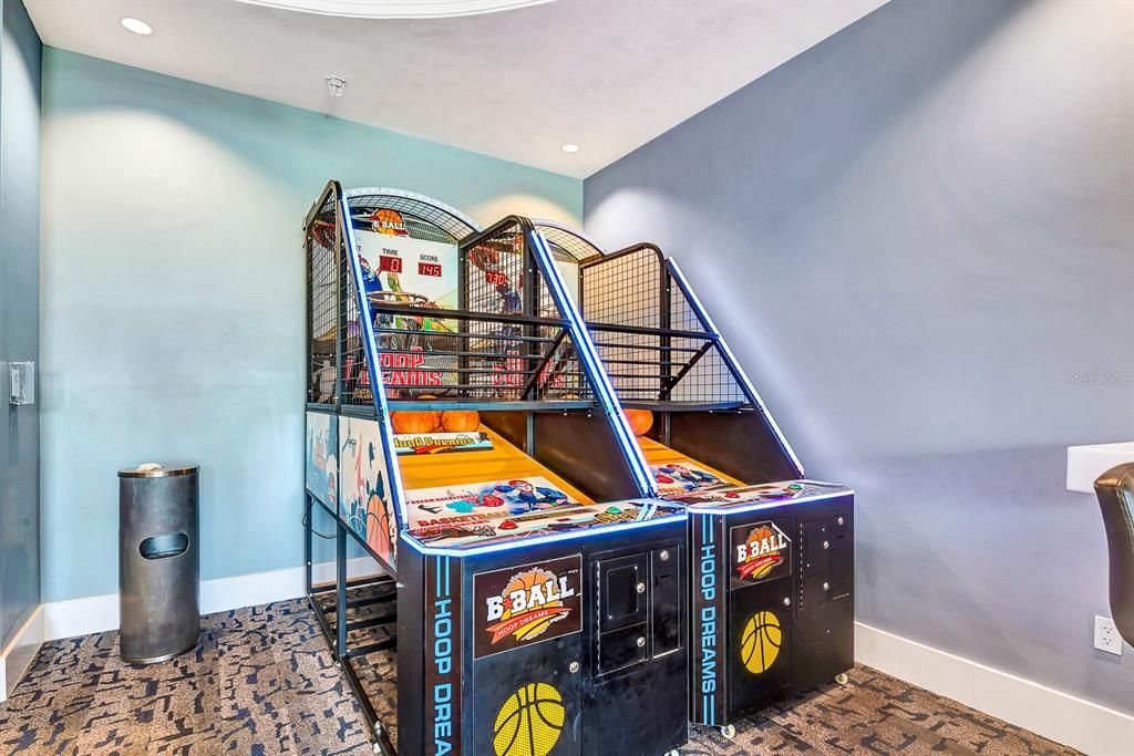 合同活跃: $3,300 (3 贝兹, 2 浴室, 1645 平方英尺)