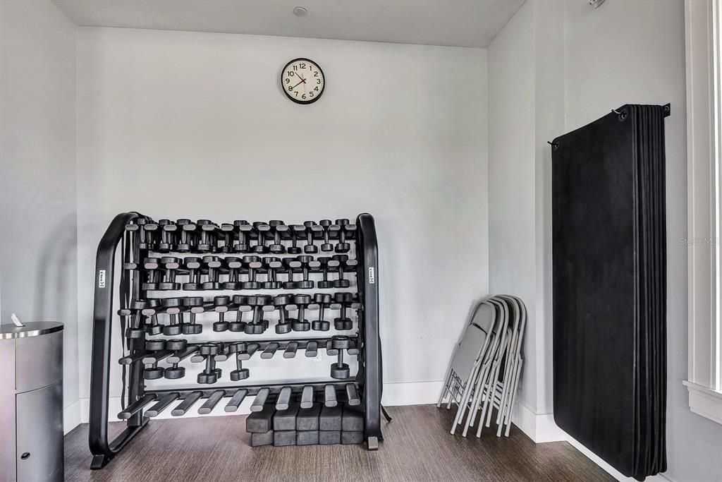 合同活跃: $3,300 (3 贝兹, 2 浴室, 1645 平方英尺)