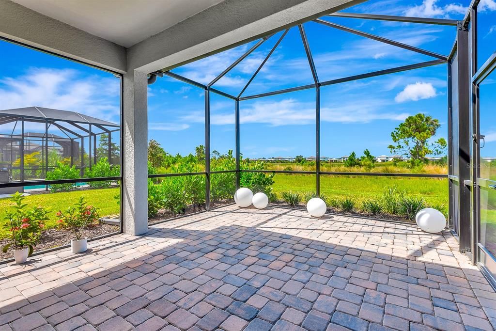 合同活跃: $3,300 (3 贝兹, 2 浴室, 1645 平方英尺)