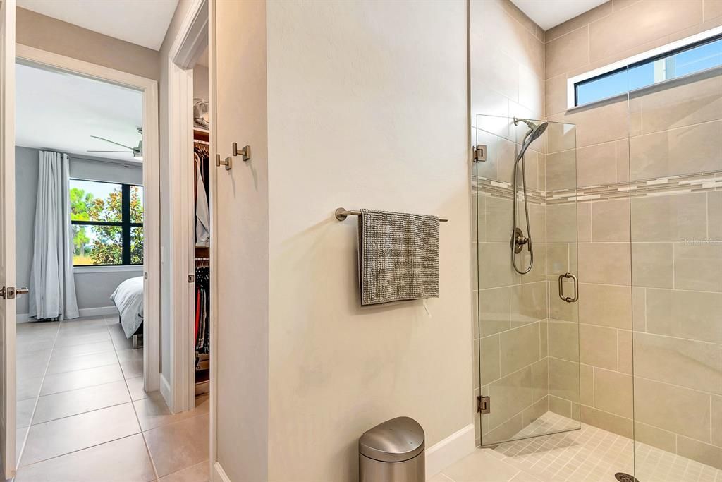 合同活跃: $3,300 (3 贝兹, 2 浴室, 1645 平方英尺)