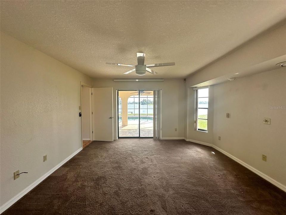 Activo con contrato: $2,200 (4 camas, 2 baños, 2120 Pies cuadrados)