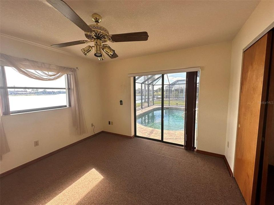 Activo con contrato: $2,200 (4 camas, 2 baños, 2120 Pies cuadrados)