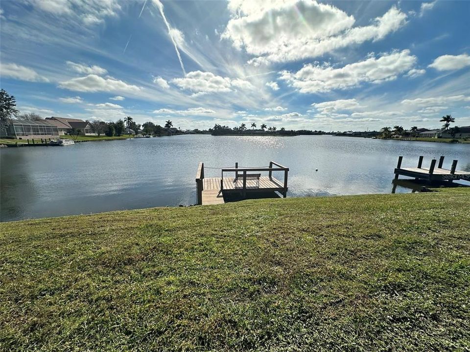 Activo con contrato: $2,200 (4 camas, 2 baños, 2120 Pies cuadrados)