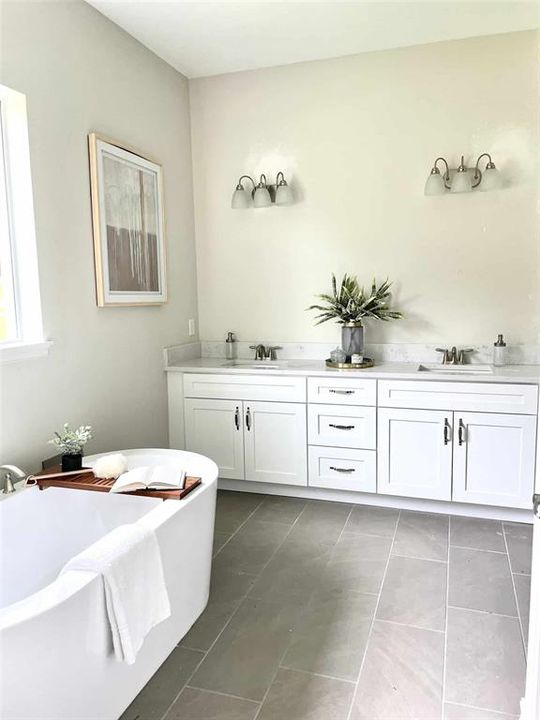 For Sale: $630,000 (3 beds, 3 baths, 2667 Square Feet)