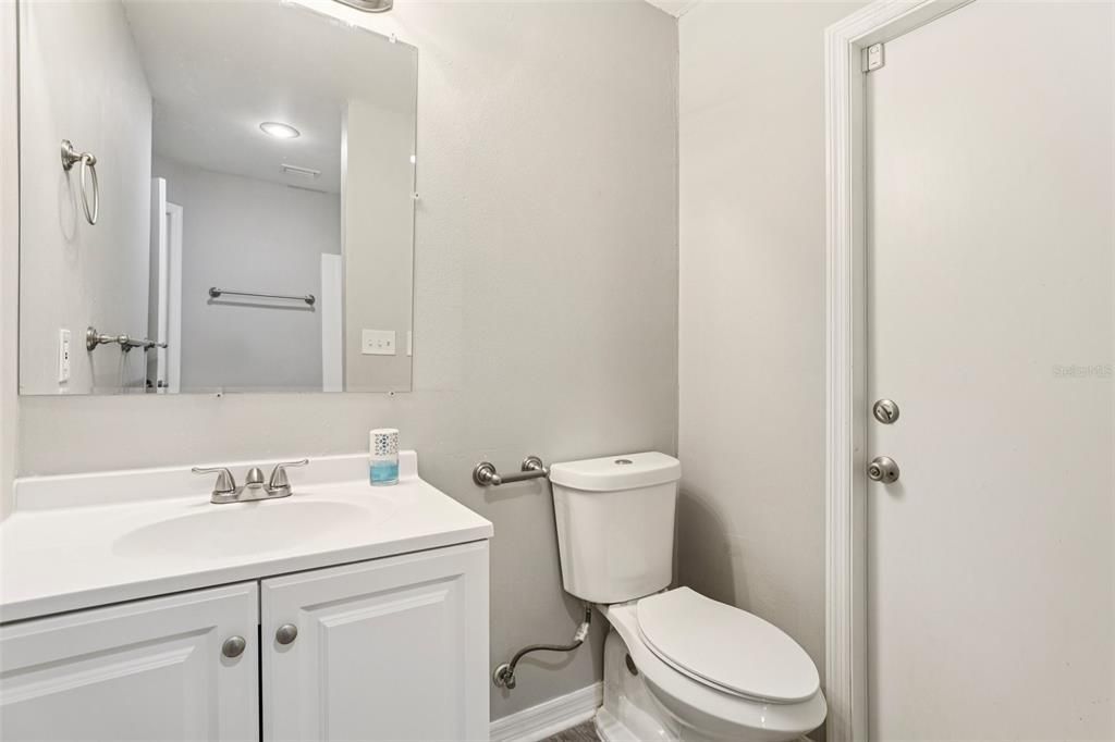 合同活跃: $390,000 (3 贝兹, 2 浴室, 1589 平方英尺)