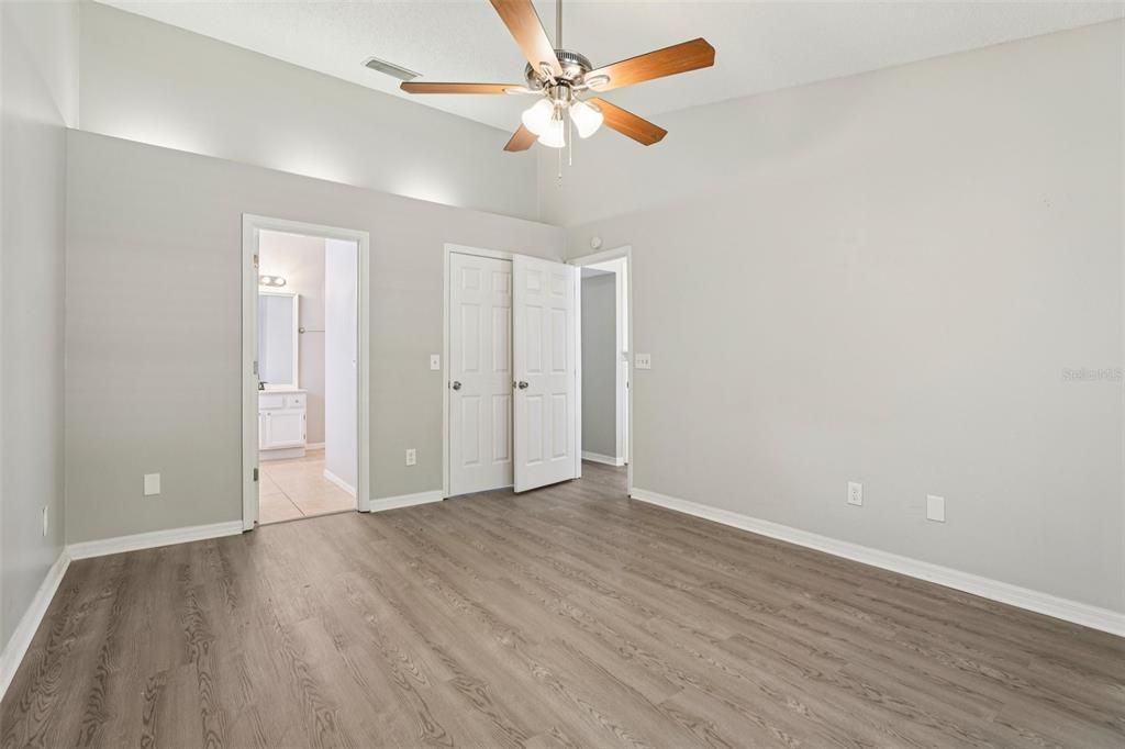 合同活跃: $390,000 (3 贝兹, 2 浴室, 1589 平方英尺)