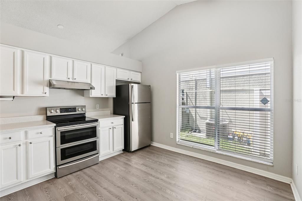 合同活跃: $390,000 (3 贝兹, 2 浴室, 1589 平方英尺)