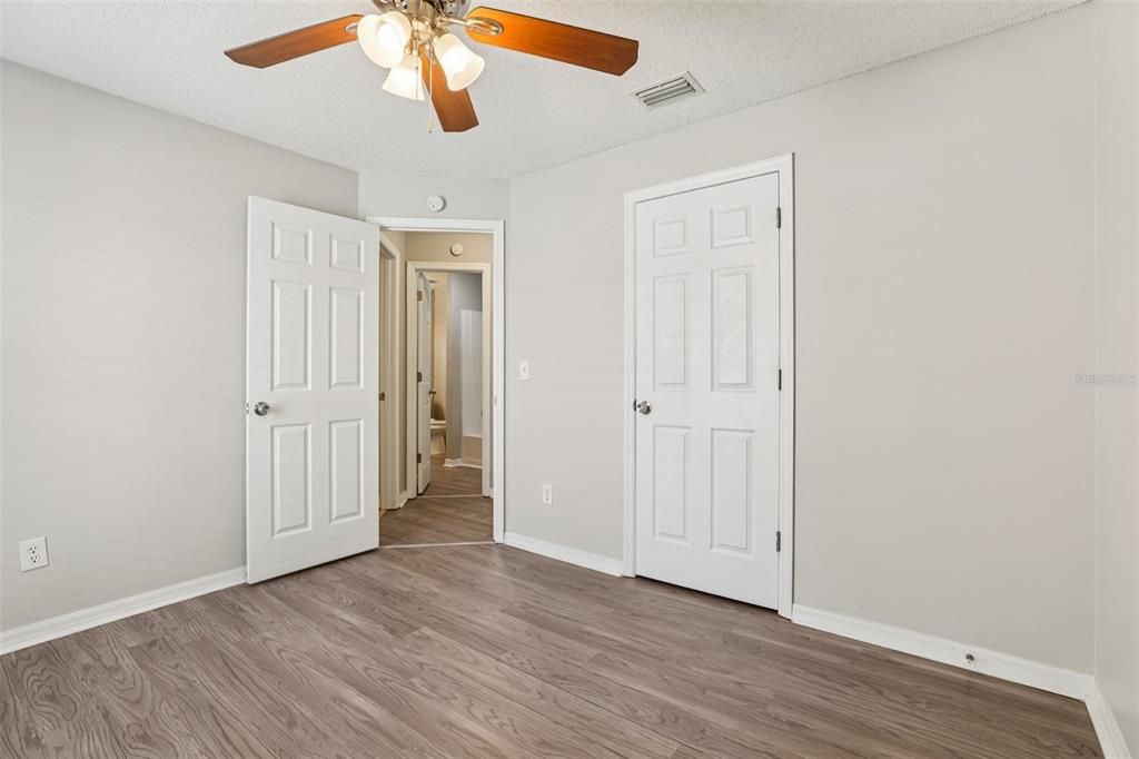 合同活跃: $390,000 (3 贝兹, 2 浴室, 1589 平方英尺)