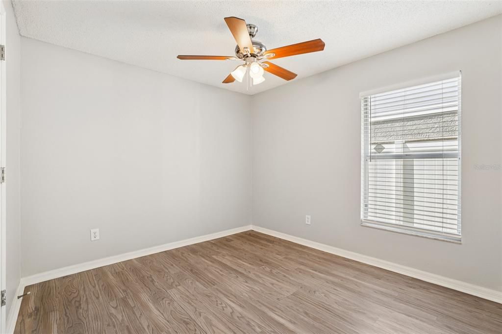 合同活跃: $390,000 (3 贝兹, 2 浴室, 1589 平方英尺)