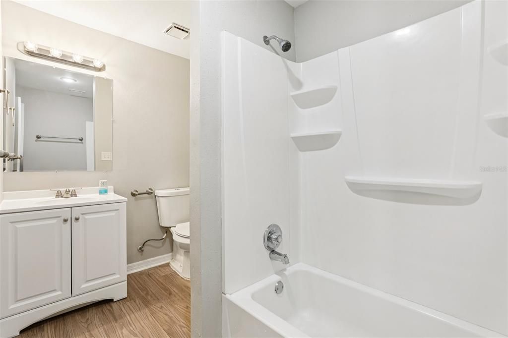 合同活跃: $390,000 (3 贝兹, 2 浴室, 1589 平方英尺)