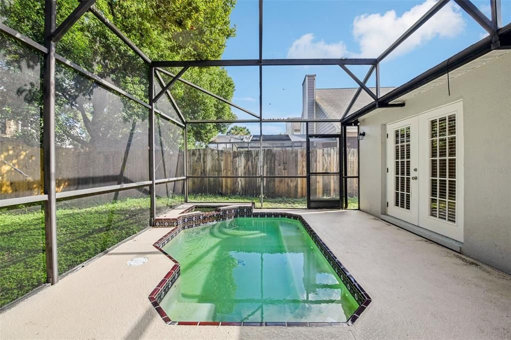 合同活跃: $390,000 (3 贝兹, 2 浴室, 1589 平方英尺)