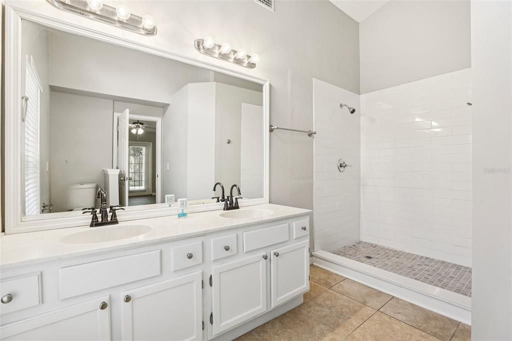 合同活跃: $390,000 (3 贝兹, 2 浴室, 1589 平方英尺)