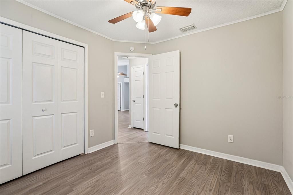 合同活跃: $390,000 (3 贝兹, 2 浴室, 1589 平方英尺)