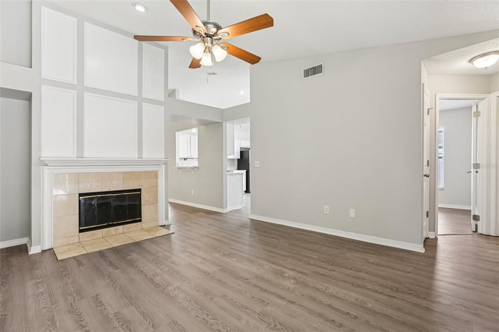 合同活跃: $390,000 (3 贝兹, 2 浴室, 1589 平方英尺)