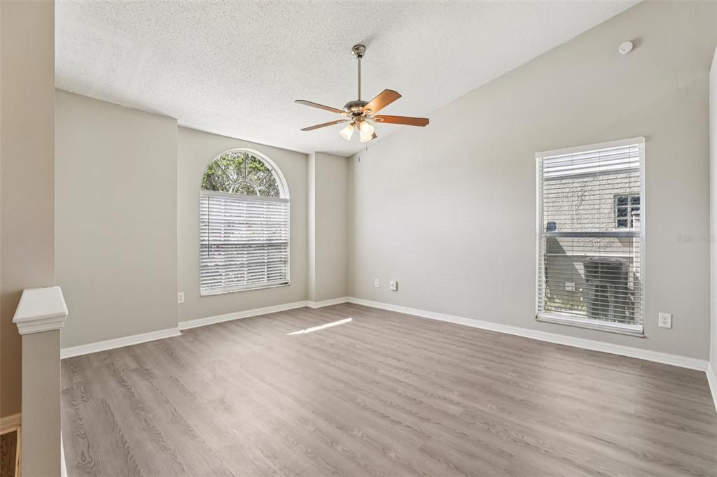 合同活跃: $390,000 (3 贝兹, 2 浴室, 1589 平方英尺)