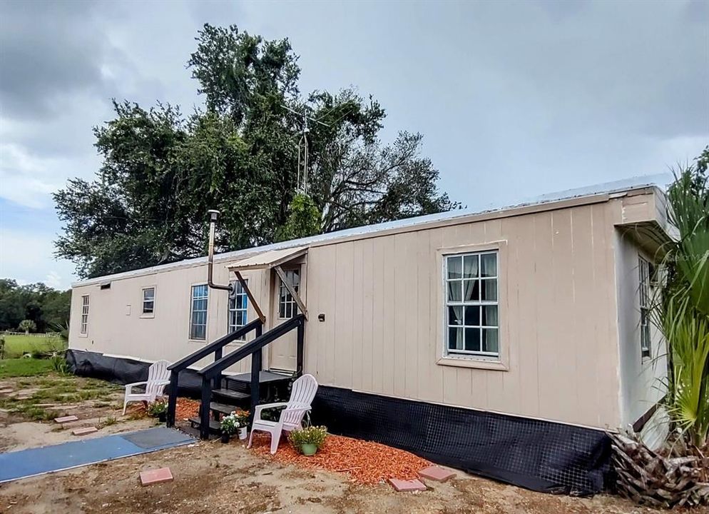 For Sale: $150,000 (2 beds, 2 baths, 720 Square Feet)