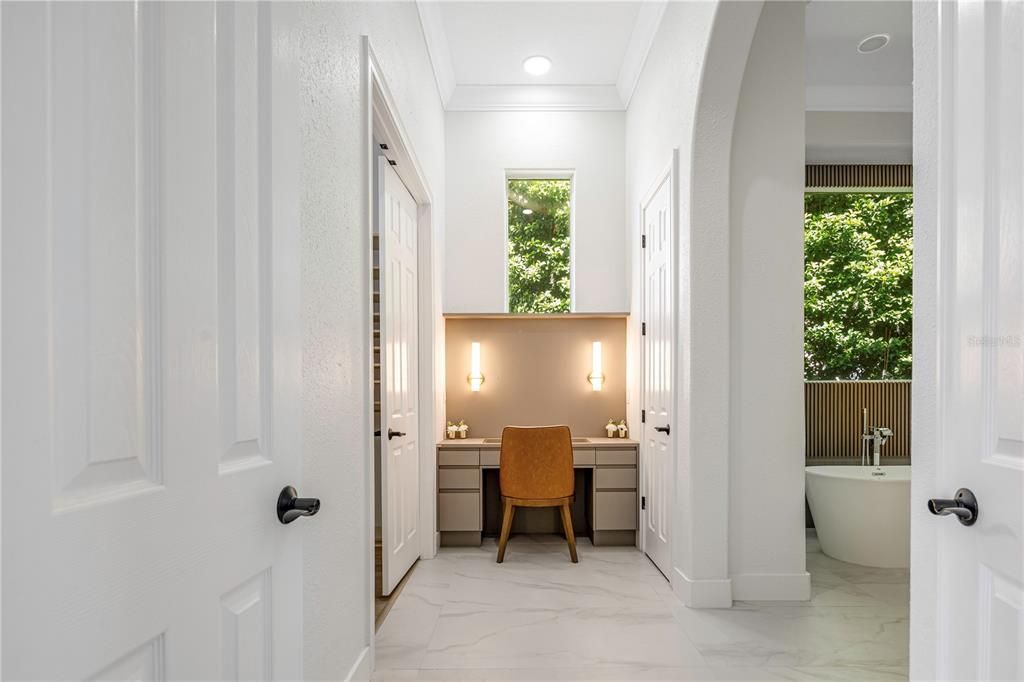 For Sale: $3,985,000 (6 beds, 6 baths, 6346 Square Feet)