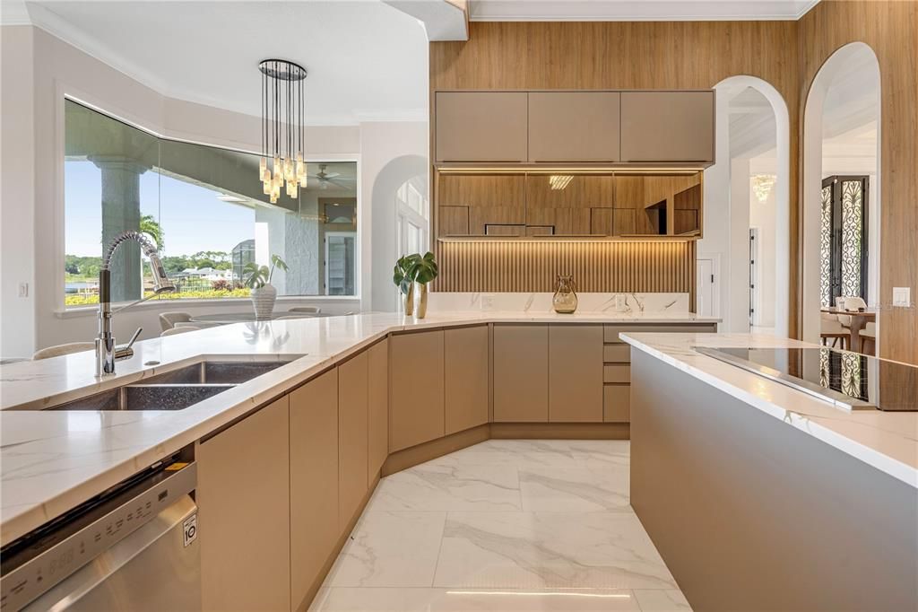 For Sale: $3,985,000 (6 beds, 6 baths, 6346 Square Feet)